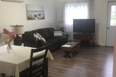 Image de 3 Bedroom, air conditioned private home, bbq, fire pit, large backyard &driveway