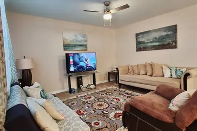 Image de Entire Place 2 Bed 2 Bath. Everything You Need for a Hassle-Free Stay in Biloxi