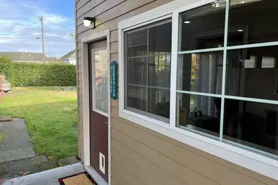 Image de Ferndale Bungalow with pasture views, 5 minute walk to Downtown!