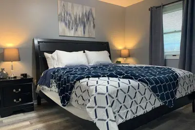 Image de 5145 Porsche · Newly Remodeled 2 Bdrm Ranch- Attached Home