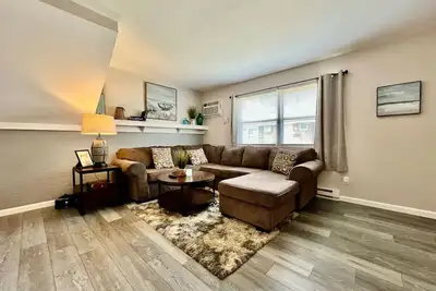 219 Maxwell St - Unit A · Newly Renovated Franklin Flat