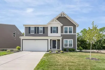 Image de New Cheerful 5 bedroom home in quiet suburban area.