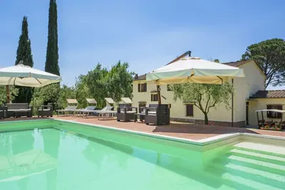 Image de Joli appartement dans une maison de vacances avec piscine privée, Wifi, Tv, balcon, parking