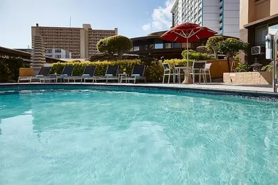 Image de Ideal Location! Onsite Pool, Pet-Friendly Property, Near Waikiki Beach