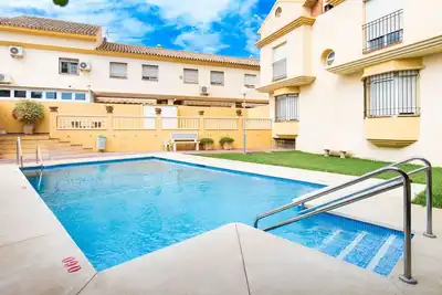 Image de Belle maison de vacances pour 6 personnes avec Wifi, climatisation, piscine, Tv, terrasse et parking