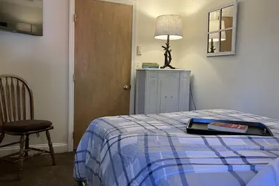 Image de Cozy Newmarket Escape! Wine & WiFi! Full Kitchen!