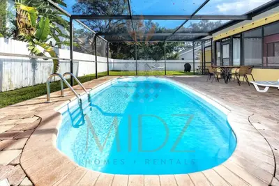 Image de Dogs Welcome| 2bd/2ba Pool Home| Near Beach| Location