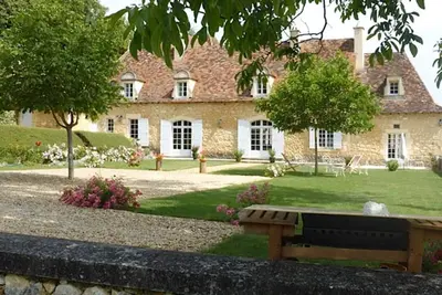 Image de Loue manoir 5 chambres 12 couchages, piscine, Montagnac-la-Crempse (24)