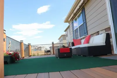 Image de Spectacular back side patio open space and mountain view close to the costco