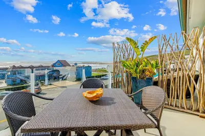 Image de Walkable ocean-view townhome with furnished balcony & firepit - dog-friendly