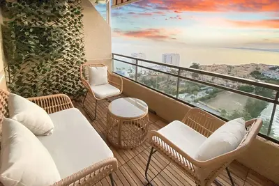 Image de Stunning sea and mountains views close to the beach!