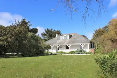 Image de Trewestcot -  dormer bungalow just off Rock Road with huge garden and parking