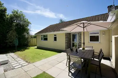 Image de Loughrigg -  a bungalow in the centre of Rock with parking