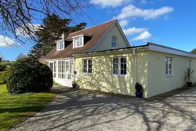 Image de Sumerdaes -  a dormer bungalow on Rock Road with parking