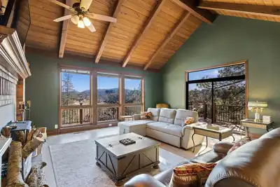 Image de Beautiful Mountain Home located on 1 acre in the Historical Town of Julian, Ca