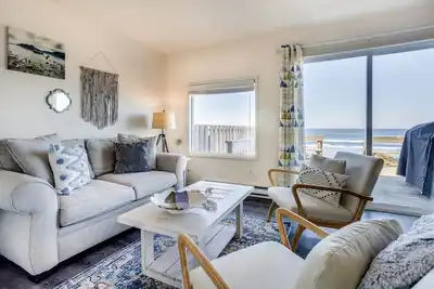 Image de Ocean Front Duplex with Views! Dog Friendly! Free Wifi!