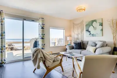 Image de Ocean Front Duplex with Views! Dog Friendly! Free Wifi!