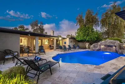 Image de Entertainers Oasis | Games, Pool, Hot Tub & Slide