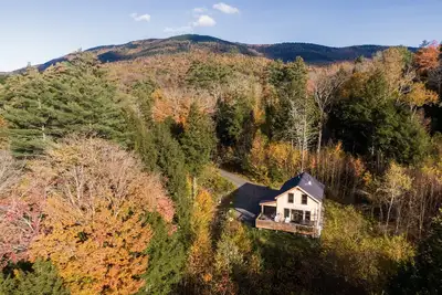 Image de Newly built Vermont secluded cabin retreat with Ac and brand new Hot Tub! ! !
