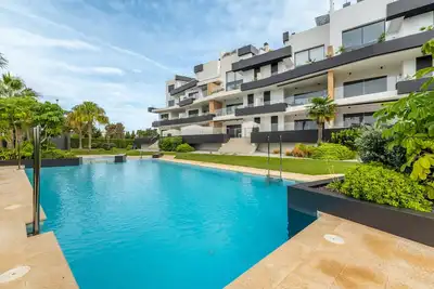 Image de Appartement de vacances \"Verano\" avec piscine chauffée, 5 terrasses privées et Wi-Fi.