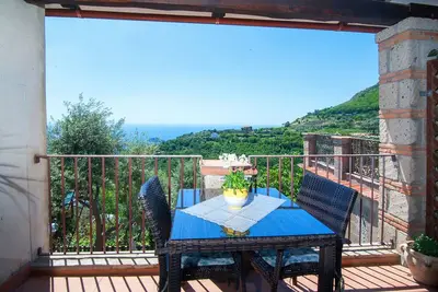 Image de Appartement de vacances \"Li Galli Romantica\" avec vue sur la mer, balcon et Wi-Fi.