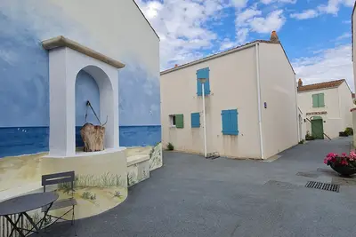 Image de Maison de Charme \" Les Flots en Ré \" à 100 m de l 'ocean et 300 m du Marché.