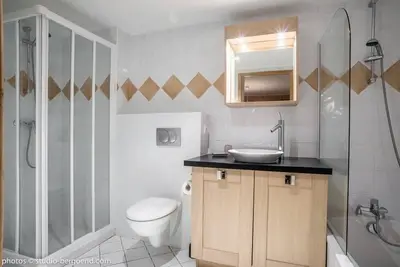 Image de Étage -1, vue panoramique, piscine, balcon, parking, télévision, casier à ski, 140m², Les Arcs