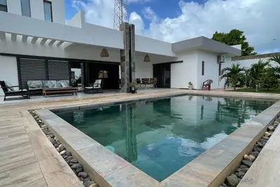 Image de Villa Hors résidence avec sa superbe piscine - dame de maison- cuisinière inclus