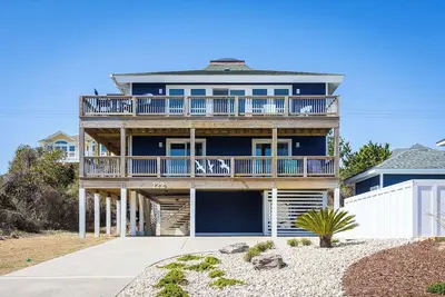 Image de Newly Renovated Semi-Oceanfront Duck Home w/Pool