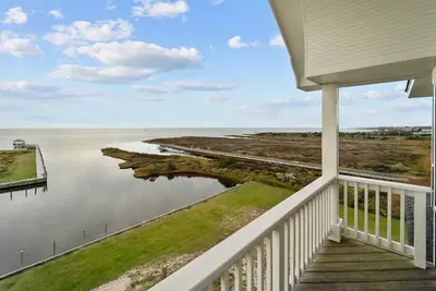 Image de Summer Savings - Soundfront Dog Friendly w/ Pool, Hot Tub, Elevator, Boat Slips
