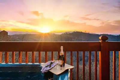 Image de Majestic Smoky Mountain Views/HotTub/Arcade