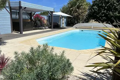 Image de Maison d’Hôtes proche du Futuroscope - 2 à 6 pers avec Spa & Piscine privative
