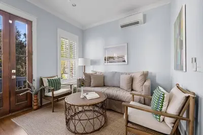 Image de Old Village - Charming 2br/2. 5ba - Mt. Pleasant