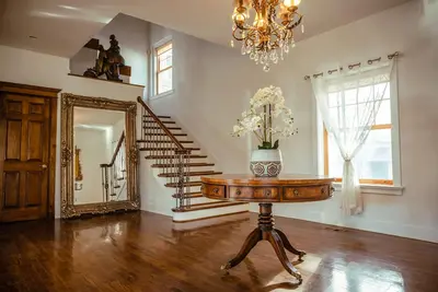 Image de Sleeps 8, 7 Queen Beds, Centrally Located, Near Downtown Kc & County Club Plaza