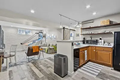 Image de Downtown Raleigh Basement 1BRFlat~Upgrade~GoCanes!