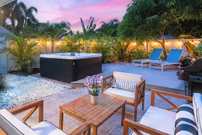 Image de Fanta-Sea Cove- Enjoy the tropical oasis with spa and short drive to the beach.