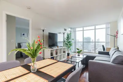 Image de Lovely 2-Bed, 2 Bath w\/Parking Downtown