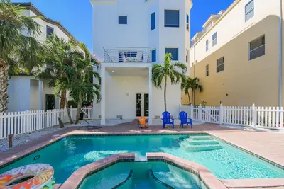 Image de Luxury Townhome with a Rooftop Deck! - Changing Channels