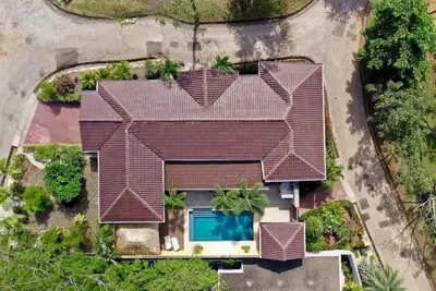 Image de Gorgeous home with private pool - Close to Playa Langosta