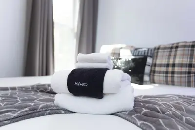 Image de Luxe & Luminous – 4br Urban Escape