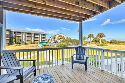 Image de St Helena Island Condo w/ Pool & Beach Access!