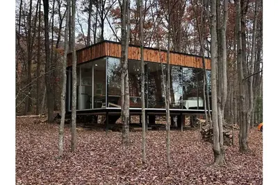 Image de Modern Glass Retreat -All the modern amenities in a secluded forest setting