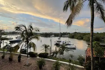 Image de Luxury Waterfront Condo
