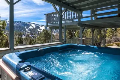 Image de \"Robins Nest\" Slope Views, spa, pets ok.