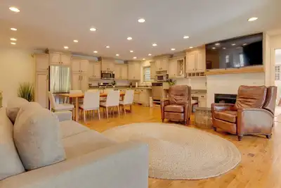 Image de Lakefront Zirconia Home w\/ Boathouse & Dock!