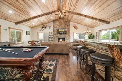 Image de Brownie Bear Cabin W/ Hot Tub, Walk to Snow Summit
