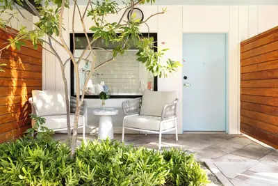 Image de Two Queen Beds w\/ Pool View & Terrace at The Gates Hotel Key West, Pet-Friendly!