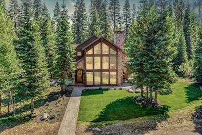 Image de Close to Lake, Arcades, Firepit, Hot Tub