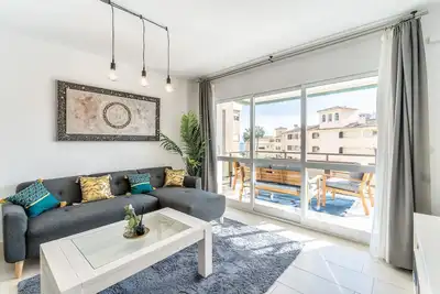 Image de Seaview 2 bedroom apartment 2min away from a beach