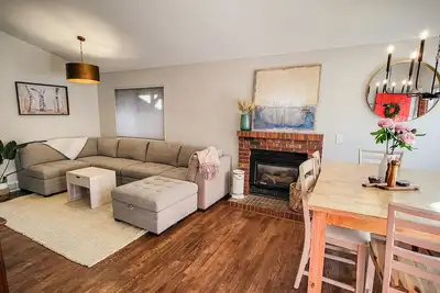 Image de Serene 3bd House with Private Backyard Oasis